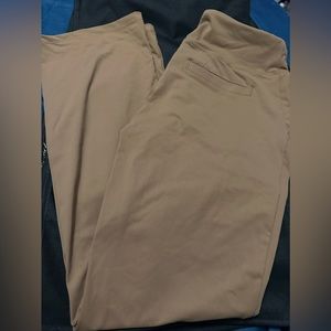 Woman’s DaYoung leggings small (AT8)